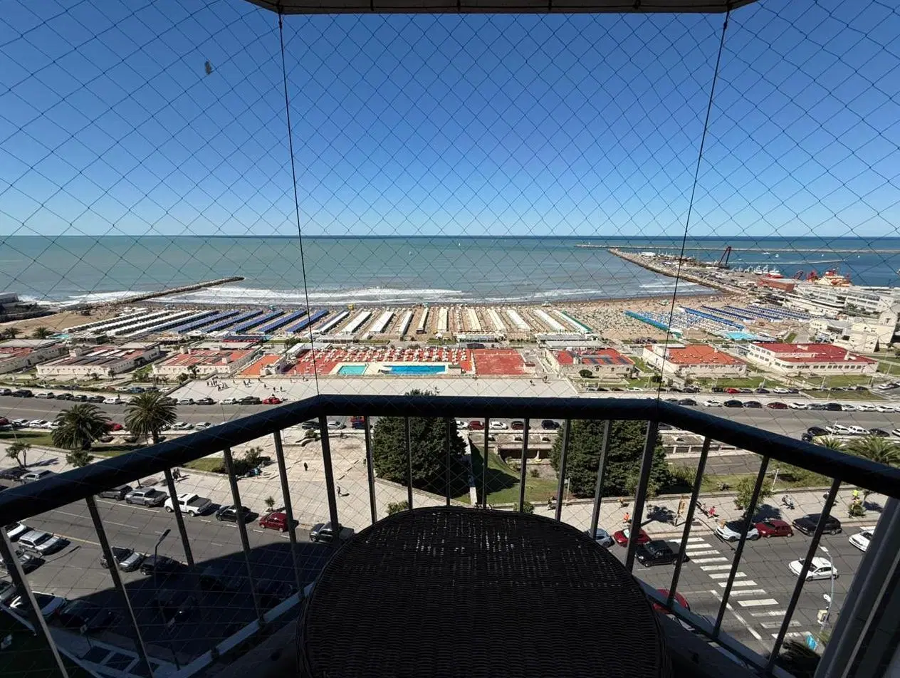 alquiler departamento 2 ambientes con cochera zona Playa Grande 4