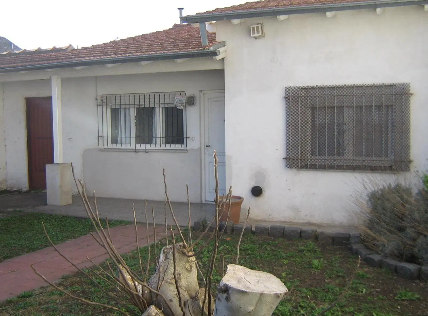 Venta casa con departamento  zona San Carlos 2