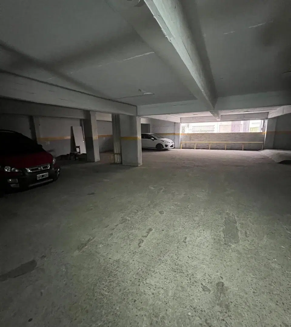 Venta cochera zona La Perla 3