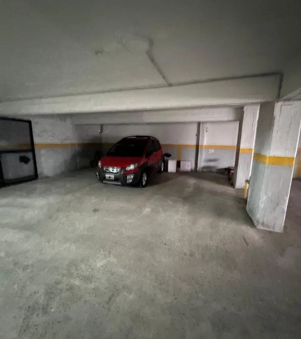 Venta cochera zona La Perla 2