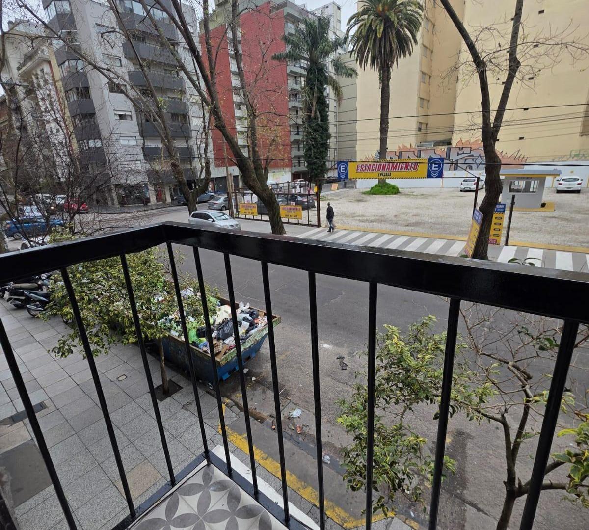 Foto de UN AMBIENTE RECICLADO CON BALCÓN A LA CALLE., imagen 4