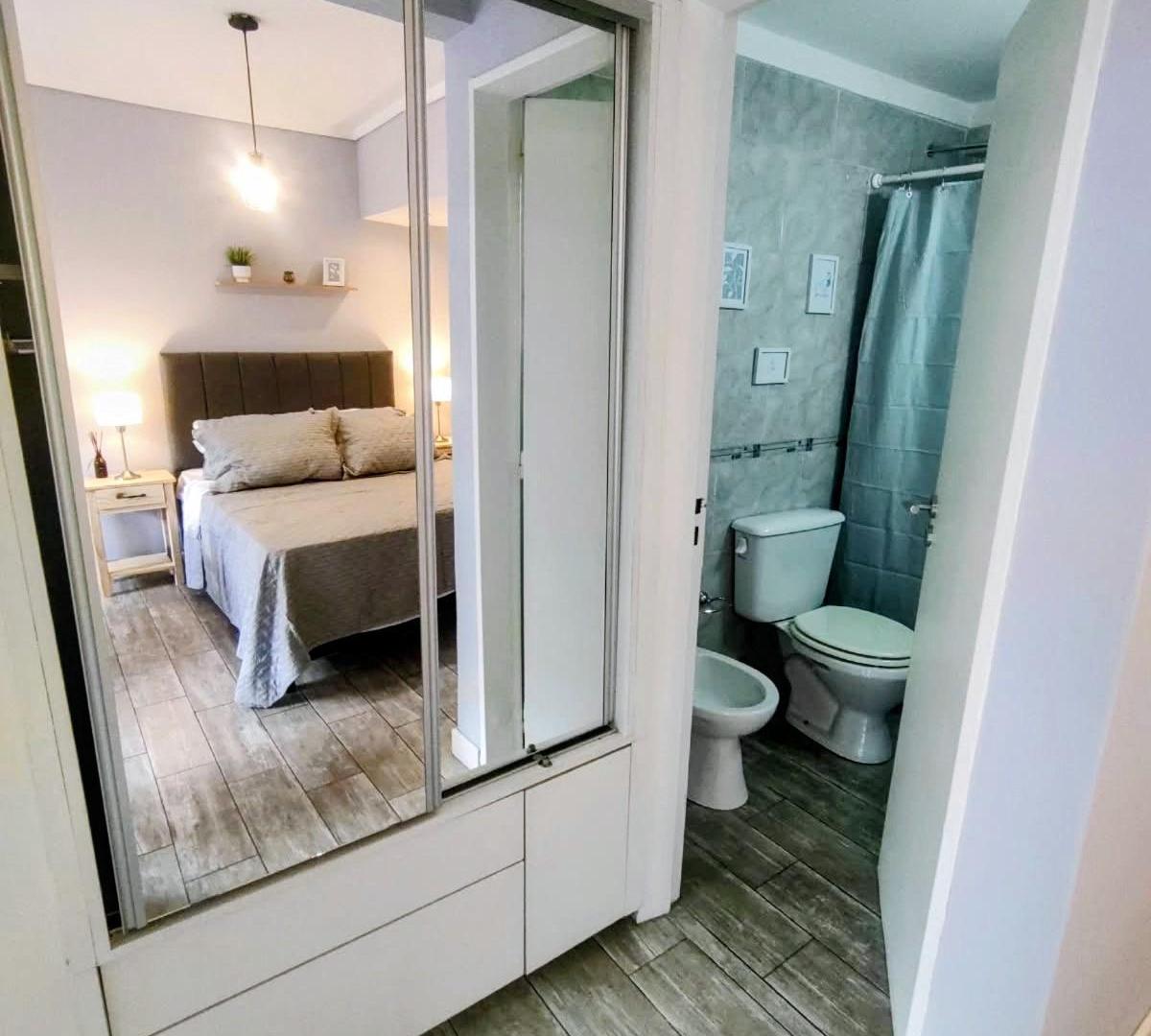 Foto de UN AMBIENTE EXTERNO CON BALCÓN SALIENTE RECICLADO, imagen 4