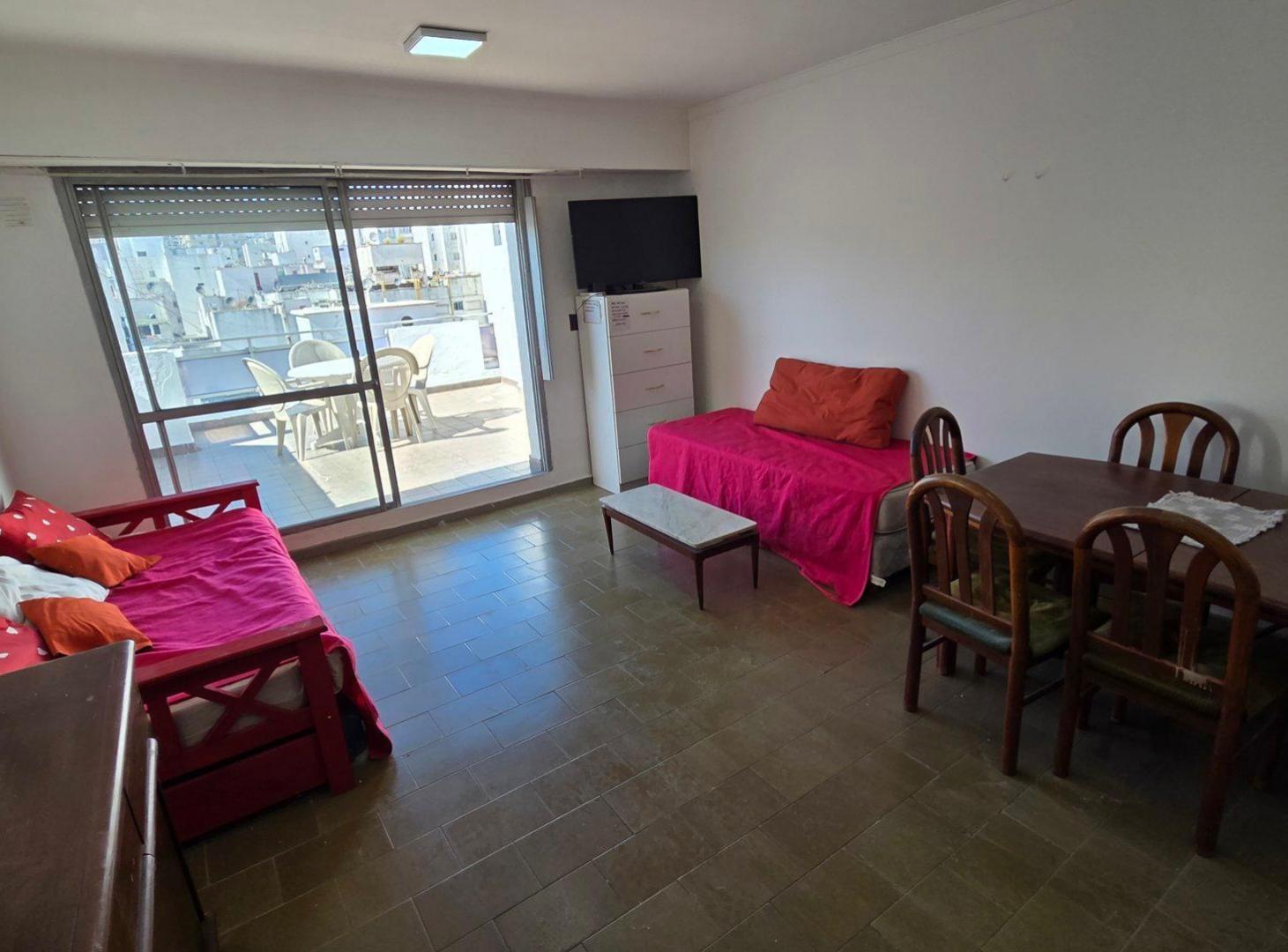 Foto de DOS AMBIENTES CÉNTRICO CON BALCÓN TERRAZA Y COCHERA FIJA., imagen 3