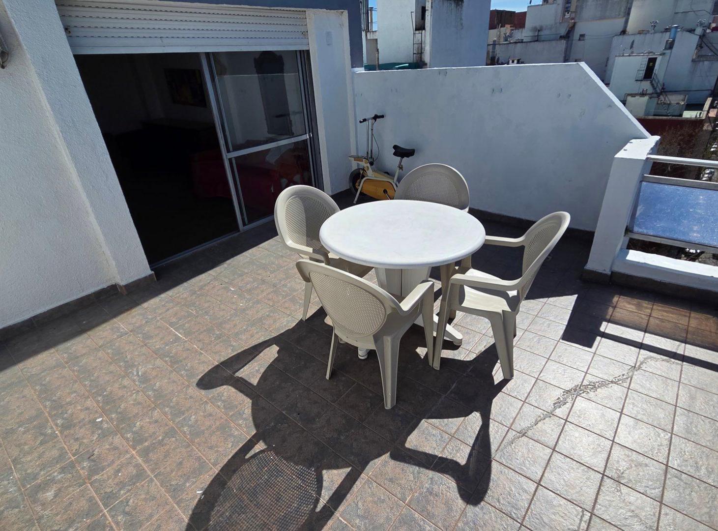 Foto de DOS AMBIENTES CÉNTRICO CON BALCÓN TERRAZA Y COCHERA FIJA., imagen 5