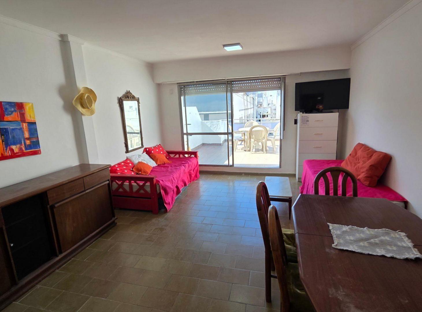 Foto de DOS AMBIENTES CÉNTRICO CON BALCÓN TERRAZA Y COCHERA FIJA., imagen 2
