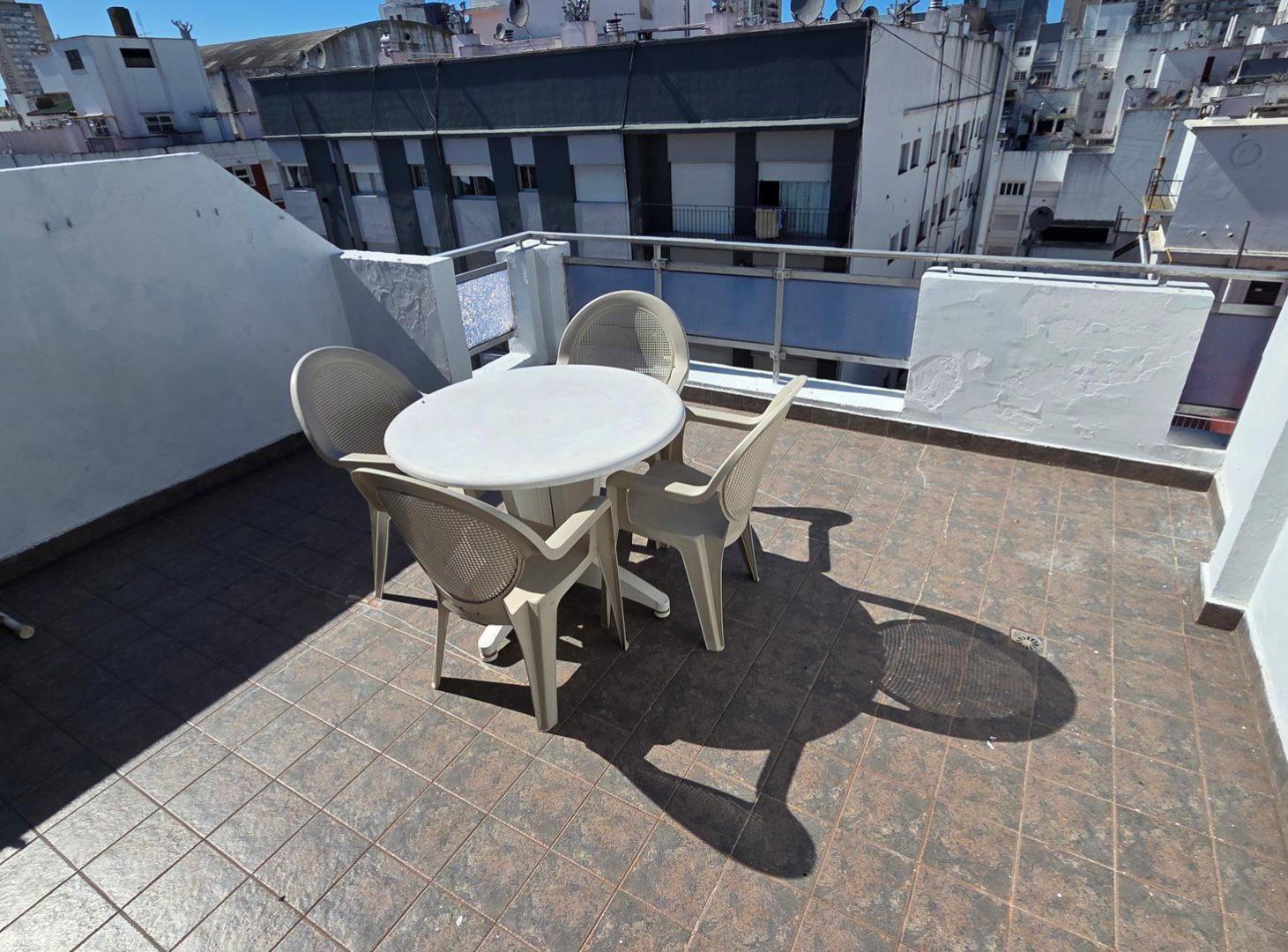 Foto de DOS AMBIENTES CÉNTRICO CON BALCÓN TERRAZA Y COCHERA FIJA., imagen 4