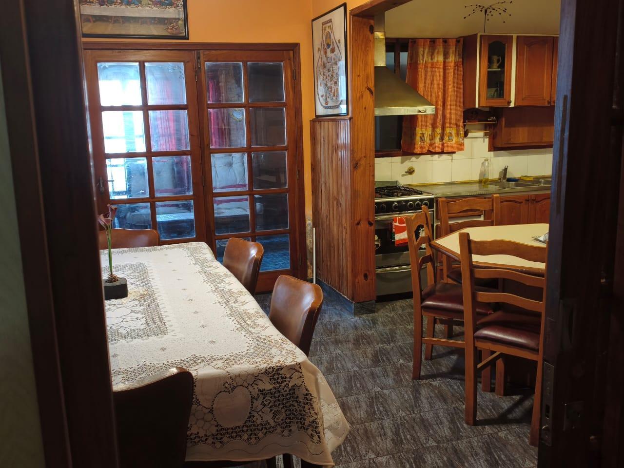 Foto de CASA 4 AMBIENTES SOBRE AV. LIBERTAD, imagen 2