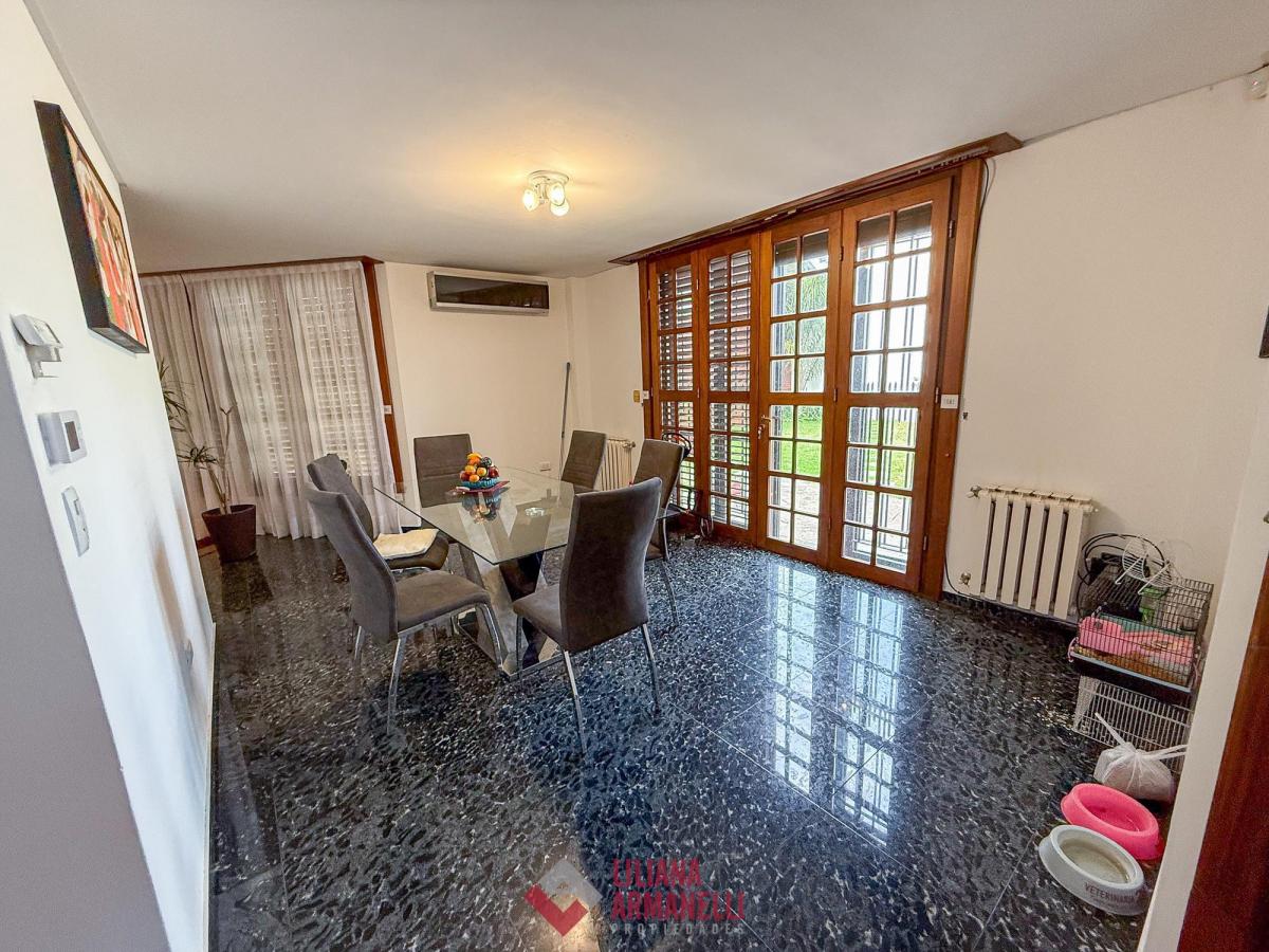 Chalet 6 Ambientes. San Carlos. 3