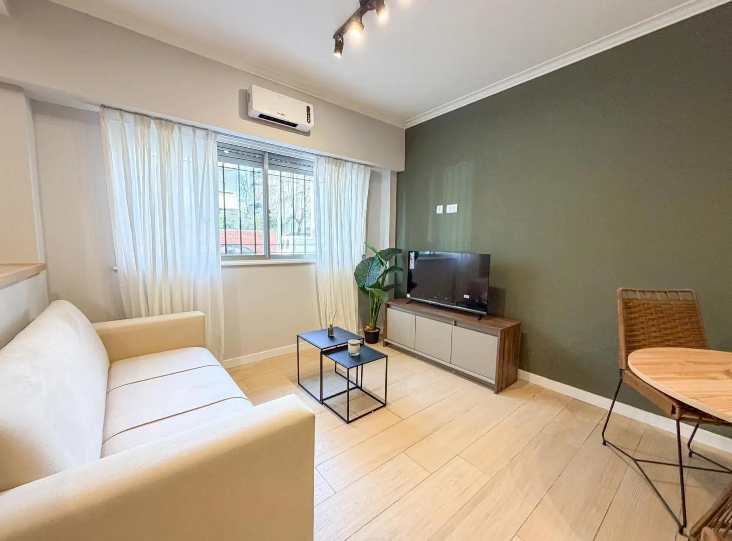2 AMBIENTES CON PATIO. PASEO ALDREY. 4
