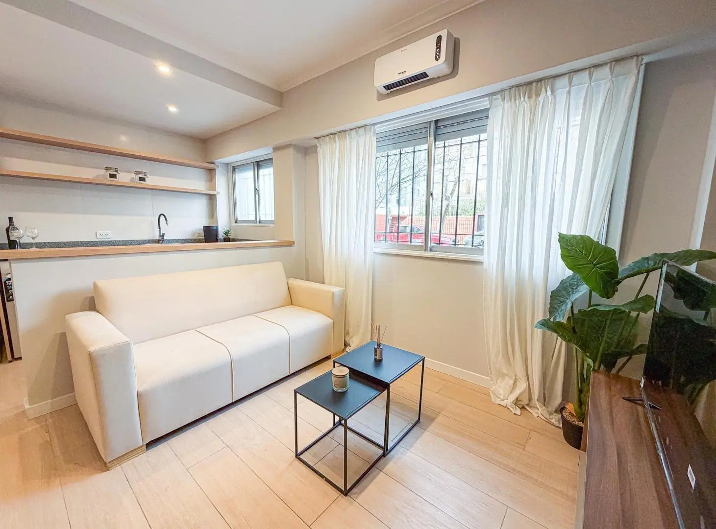 2 AMBIENTES CON PATIO. PASEO ALDREY. 3