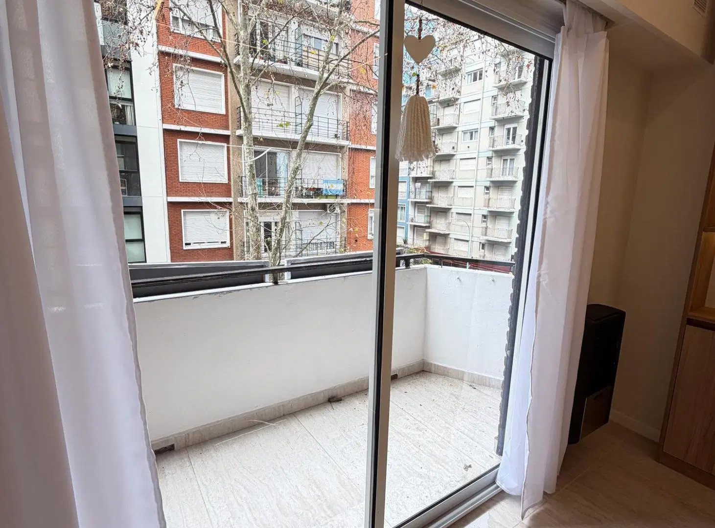 2 AMBIENTES CON COCHERA. ZONA ALDREY. 3
