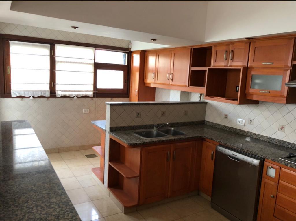 Excelente Chalet 5 Amb con Gran Parque, Quincho y Playroom 2