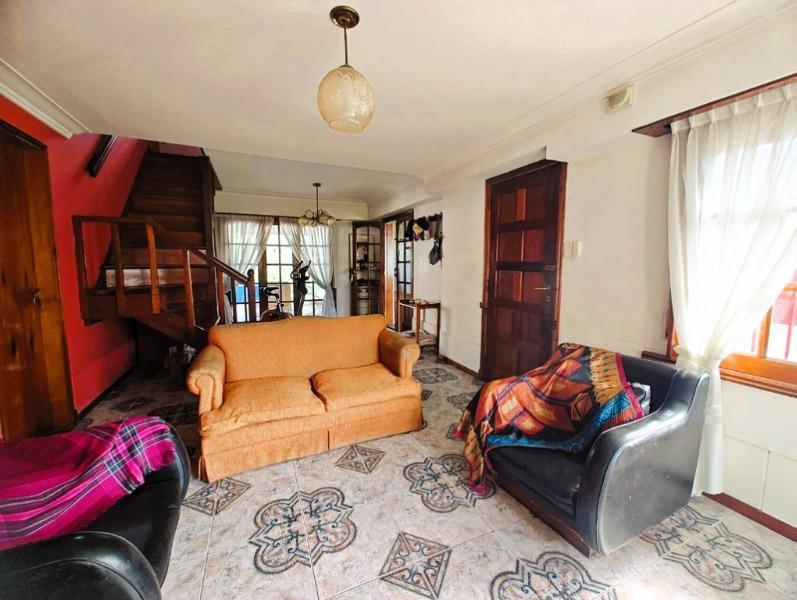 Foto de Excelente Chalet 4 amb. c/ parque y quincho., imagen 2