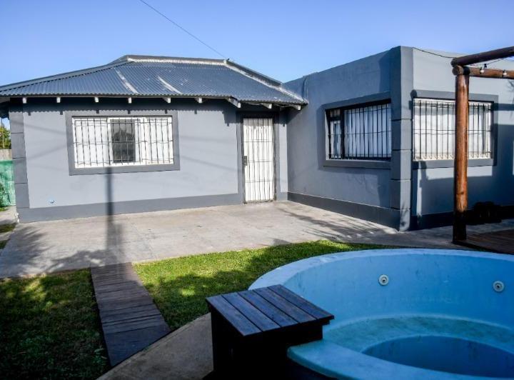 ENCANTADORA CASA 2 AMB. AMPLIOS CON JACUZZI