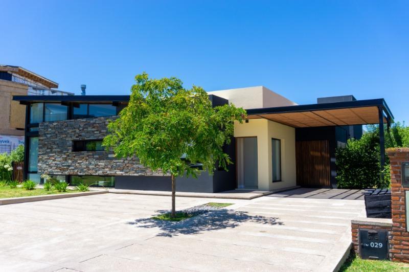 Chalet categoría 5 amb con piscina. Rumencó Joven