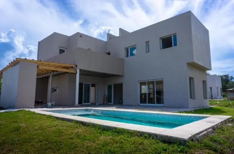 Chalet 4 amb a estrenar, con piscina. Arenas Chico 1