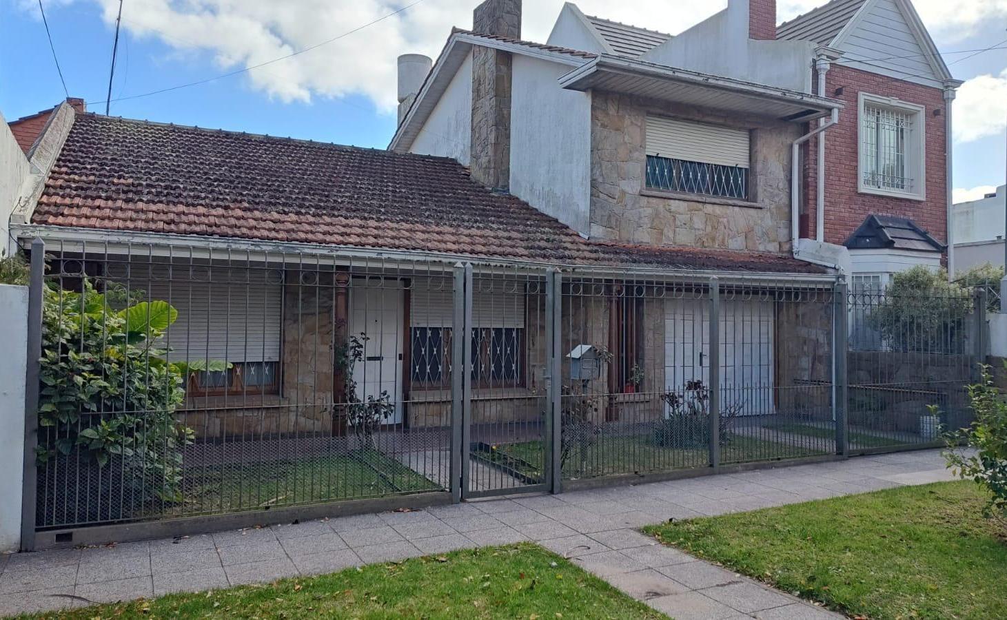 Chalet 5 amb con cochera doble y patio. San Carlos
