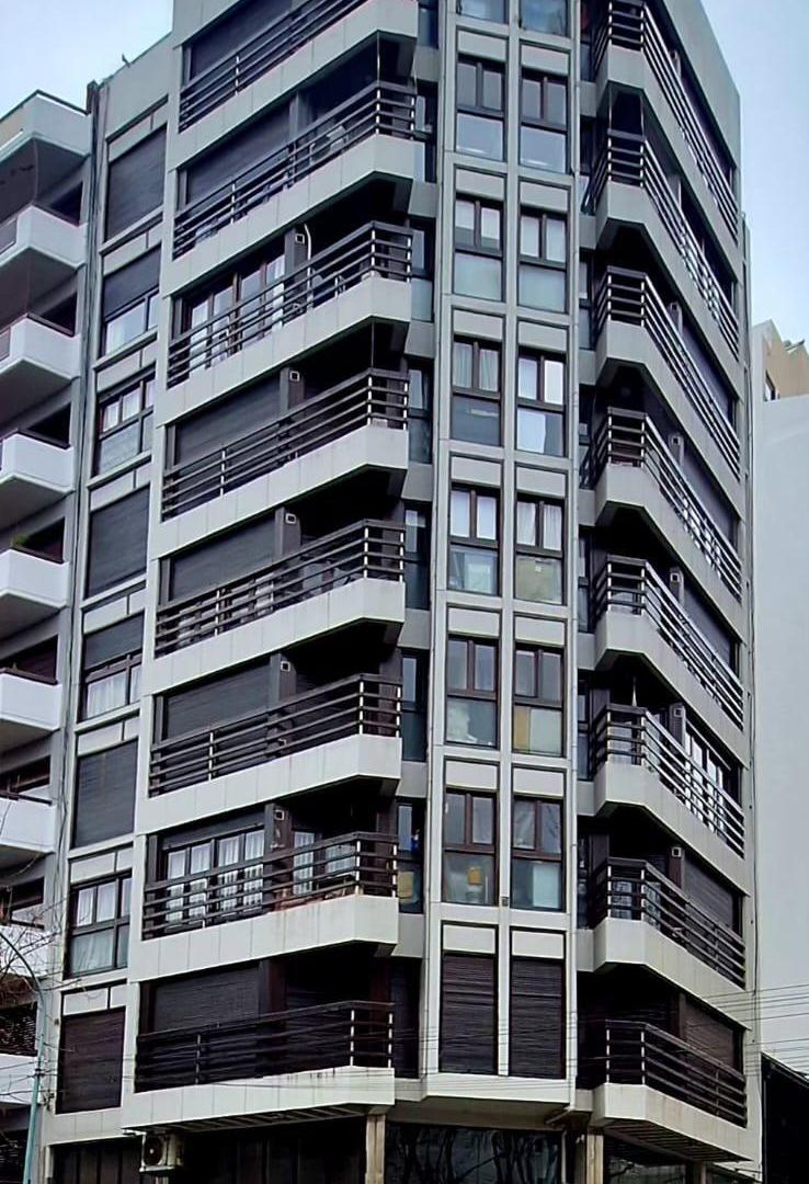 Foto de Exclusivo Piso 3 amb +Dependencia +Patio Plaza Mitre, imagen 1