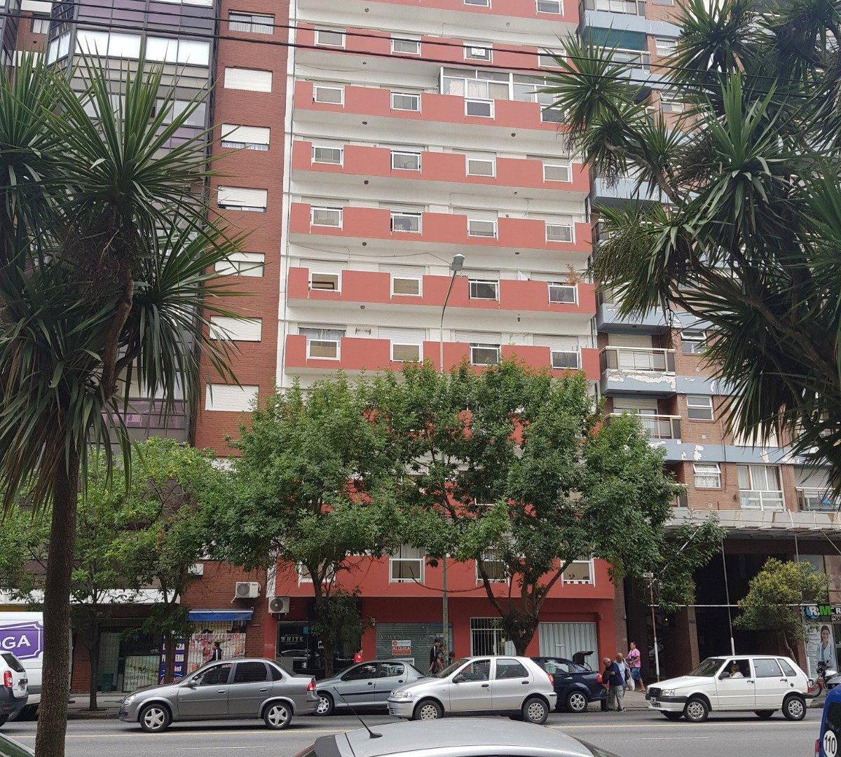 Foto de DEPto. 2 AMB. LAT. EN EXCELENTE UBICACION Av.Indp., imagen 1