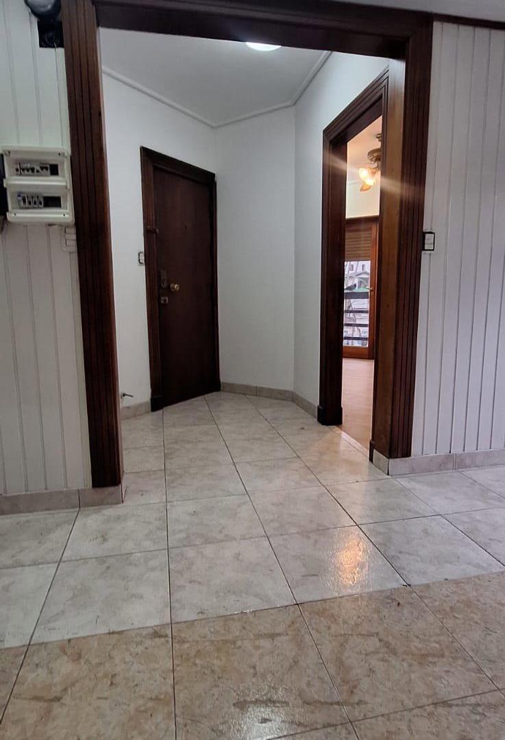Foto de Impecable 3 ambientes con dependencia y patio propio – Plaza Mitre, imagen 2