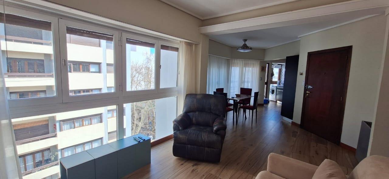 Foto de SEMIPISO DE 2 AMBIENTES CON BALCÓN Y COCHERA – FRENTE A PLAZA MITRE, imagen 5