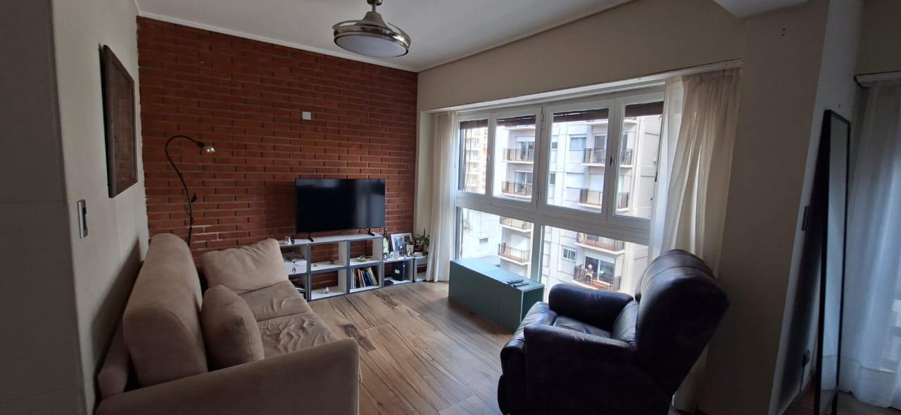 Foto de SEMIPISO DE 2 AMBIENTES CON BALCÓN Y COCHERA – FRENTE A PLAZA MITRE, imagen 1