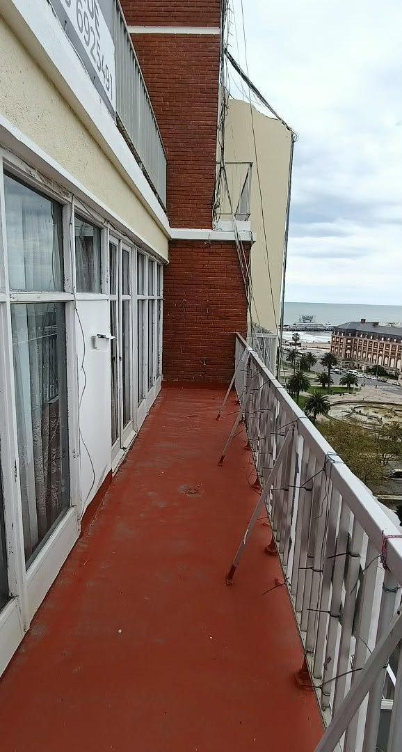 Foto de EXCLUSIVO FRENTE A PLAZA COLÓN 4 AMB. CON BALCÓN, imagen 2