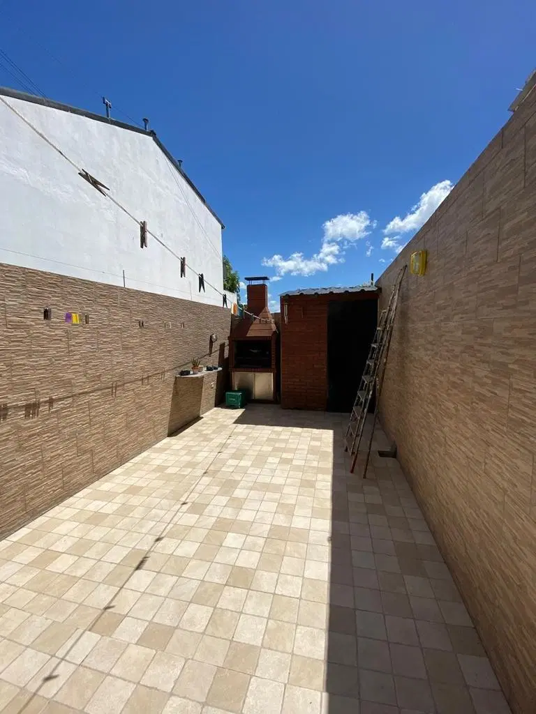 EXCELENTE DUPLEX CON PATIO Y COCHERA VILLA PRIMERA, calle Chile 5