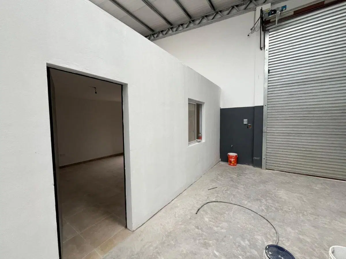 Galpón a Estrenar – 430 m² – Excelente Ubicación (Ayacucho y Champagnat) 2