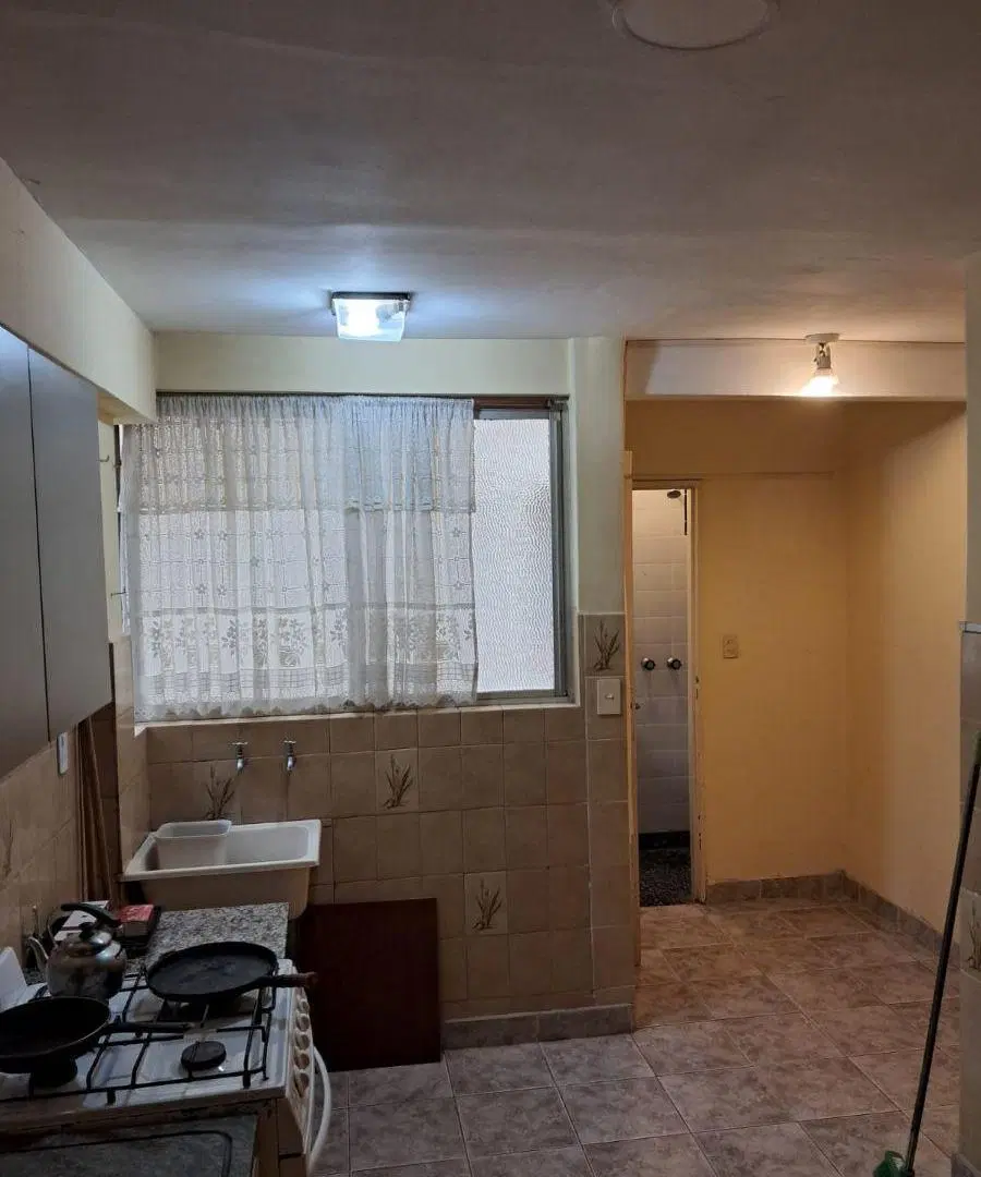 Depto 2 ambientes al frente con balcón | Zona Plaza Colón - calle Lamadrid 2