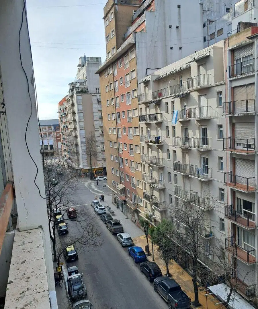 Depto 2 ambientes al frente con balcón | Zona Plaza Colón - calle Lamadrid 4