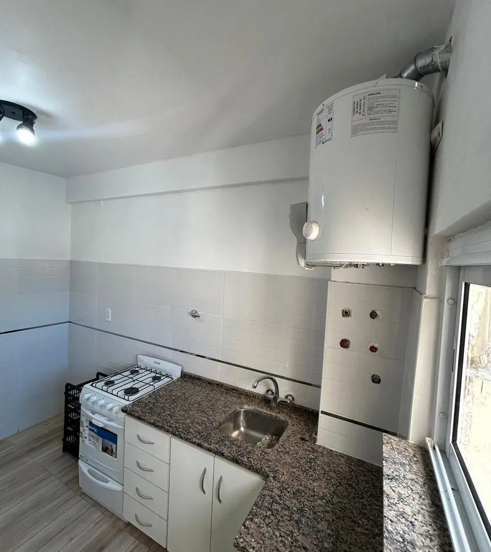 VENTA / DEPARTAMENTO 3 AMBIENTES LATERAL / MAR DEL PLATA 2