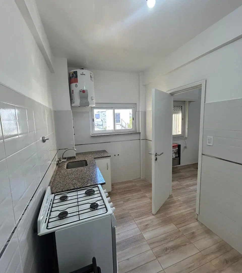 VENTA / DEPARTAMENTO 3 AMBIENTES LATERAL / MAR DEL PLATA 3