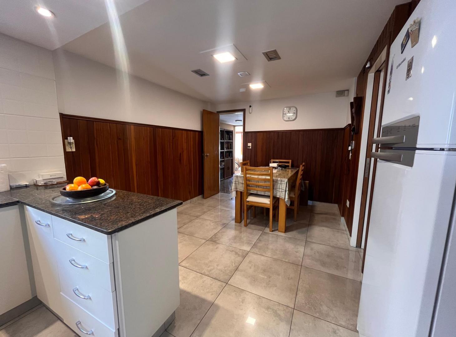 Foto de VENTA / PISO DE 4 AMBIENTES CON DEPENDENCIA Y COCHERA/ MAR DEL PLATA, imagen 4