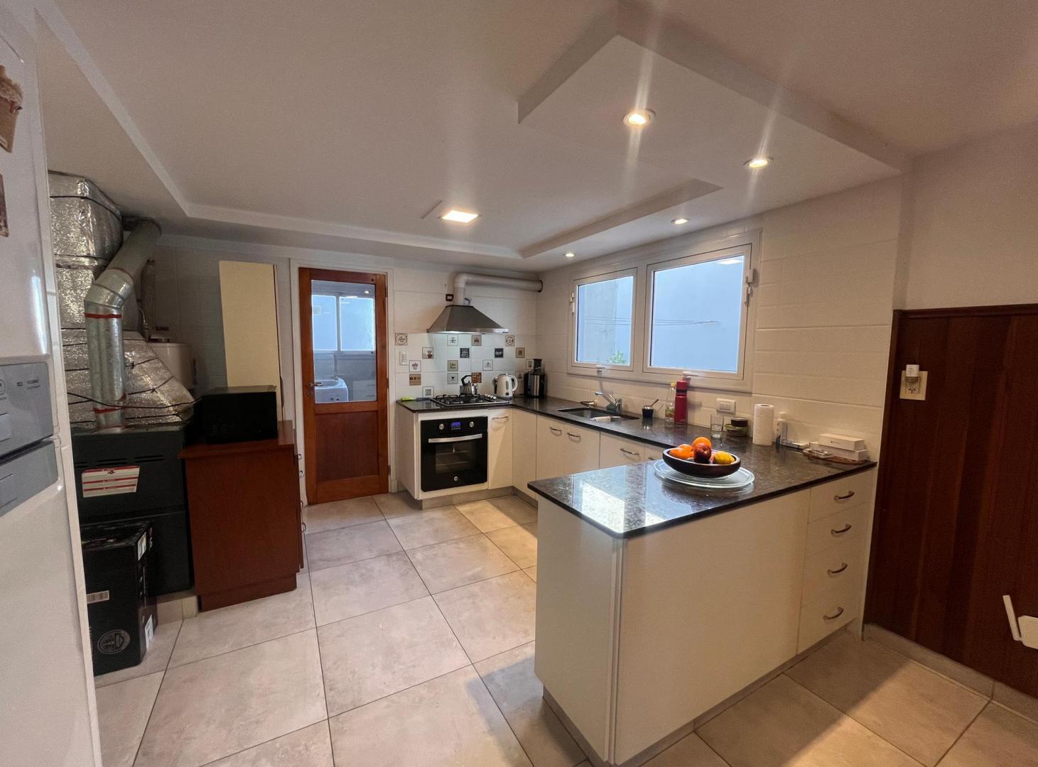 Foto de VENTA / PISO DE 4 AMBIENTES CON DEPENDENCIA Y COCHERA/ MAR DEL PLATA, imagen 2