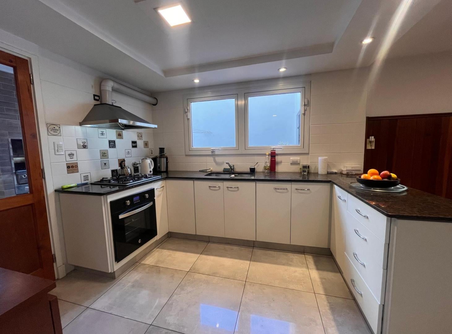 Foto de VENTA / PISO DE 4 AMBIENTES CON DEPENDENCIA Y COCHERA/ MAR DEL PLATA, imagen 5