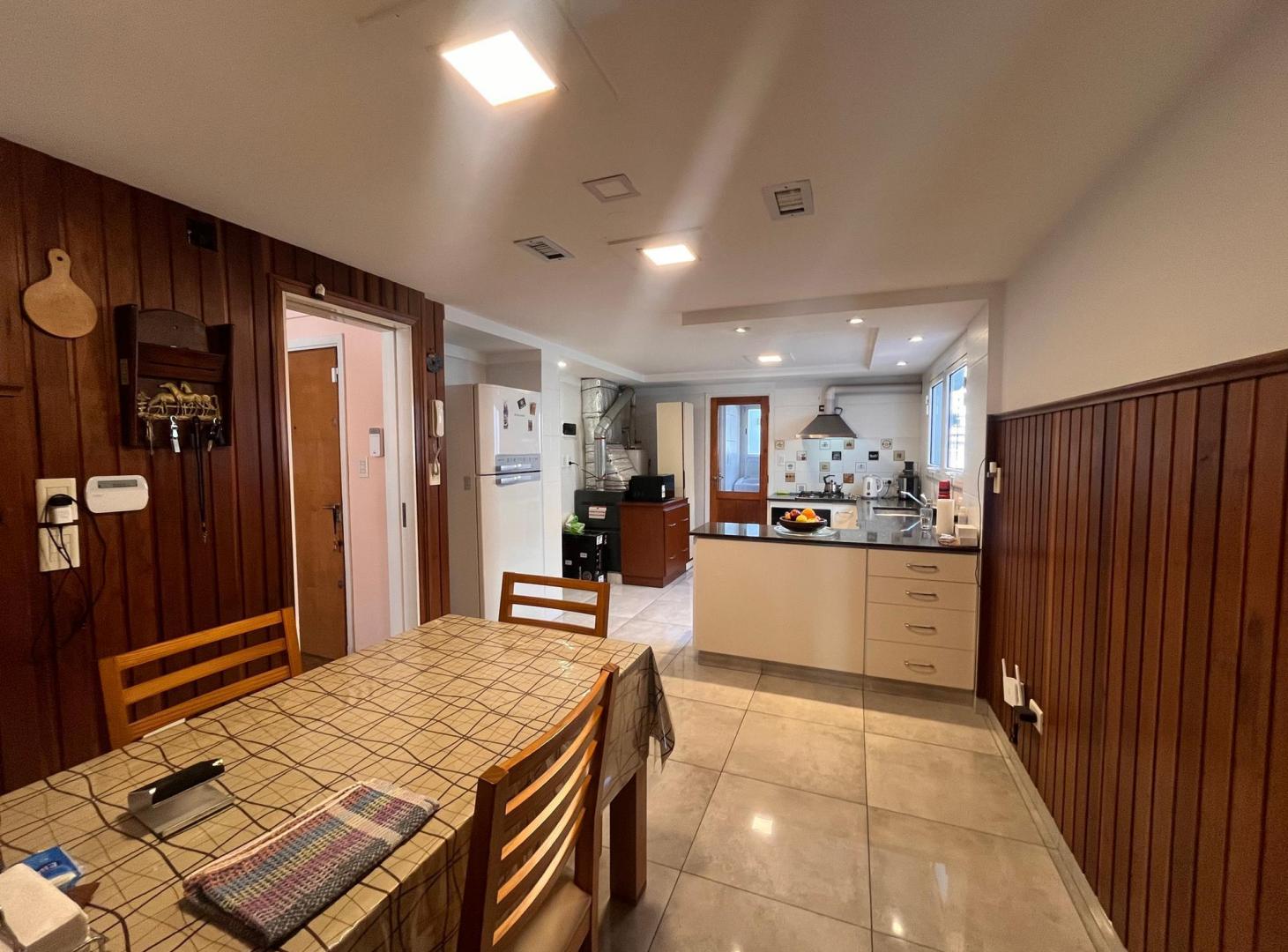 Foto de VENTA / PISO DE 4 AMBIENTES CON DEPENDENCIA Y COCHERA/ MAR DEL PLATA, imagen 3
