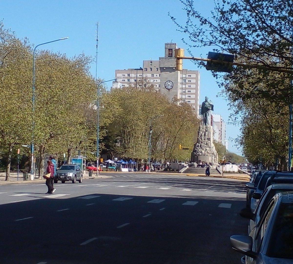 AMPLIO LOCAL COMERCIAL EN LO MEJOR DEL MICROCENTRO