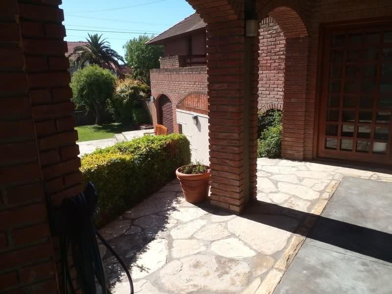 Casa en Venta de 4 Dorm. C/ Cochera en Divino Rostro 3