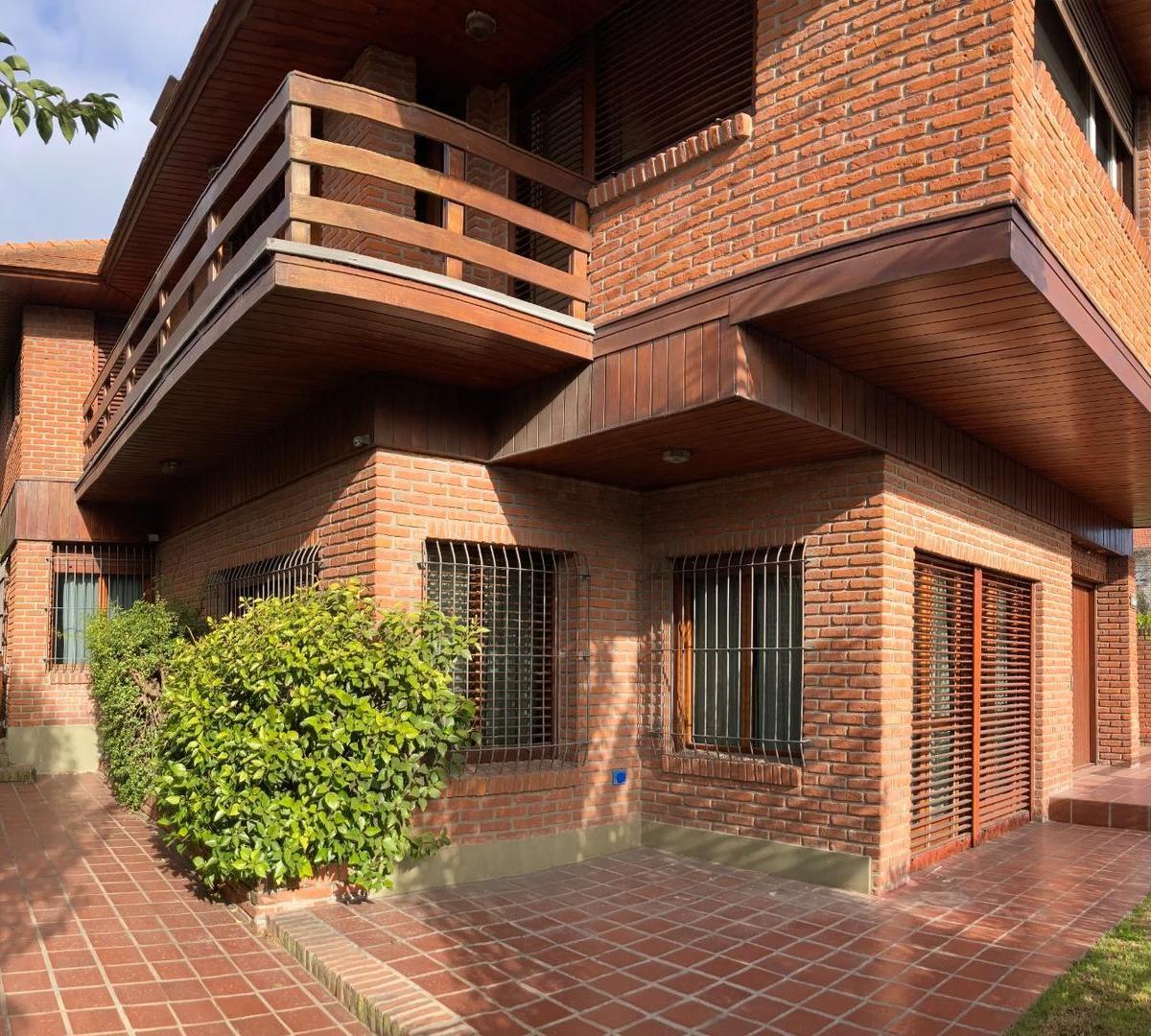 Importante Residencia en Barrio Divino Rostro 2