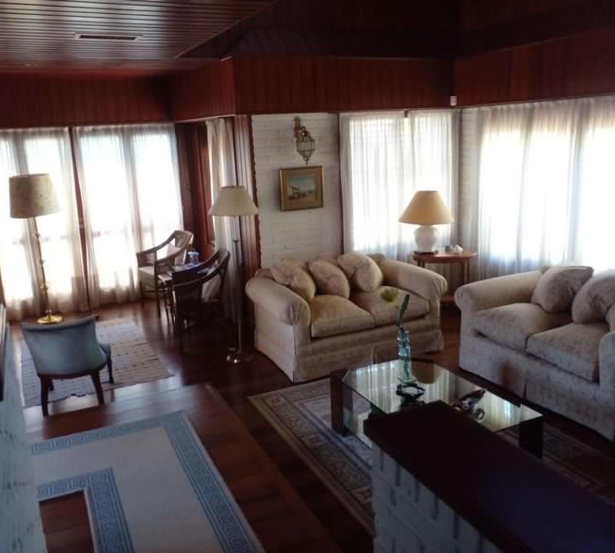 Importante Residencia en Barrio Divino Rostro 5