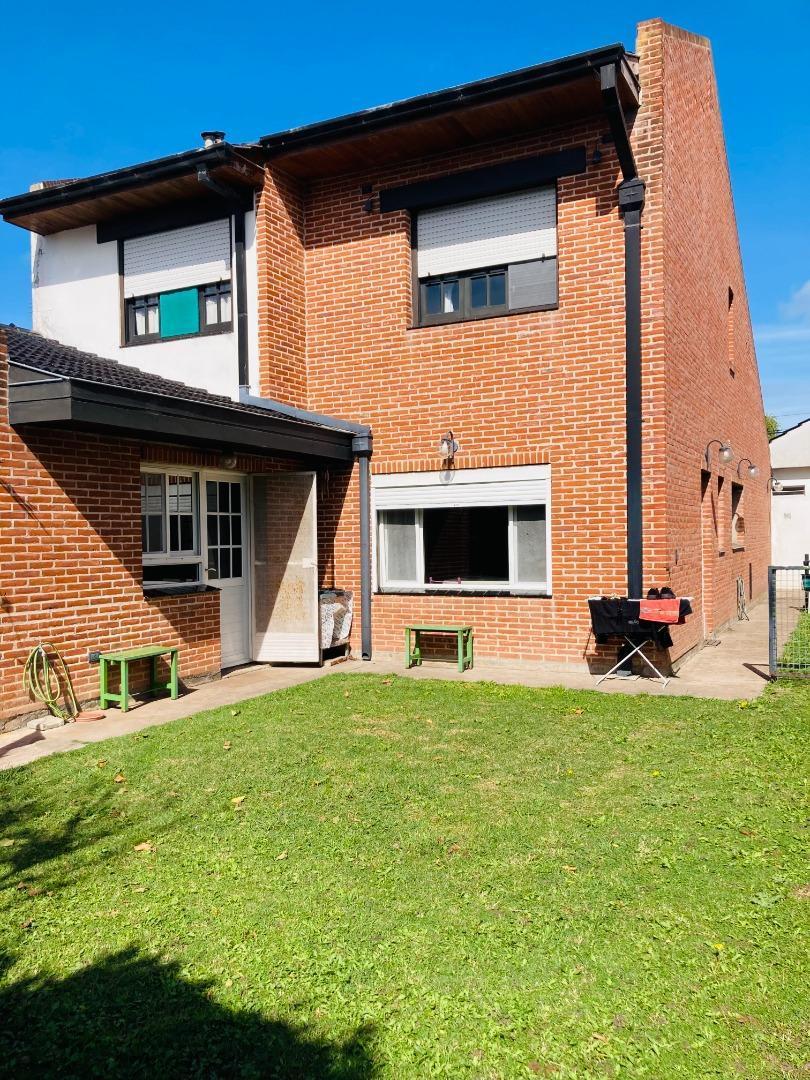 IMPECABLE CASA Z/PINOS DE ANCHORENA - S/LOTE 360M2 -