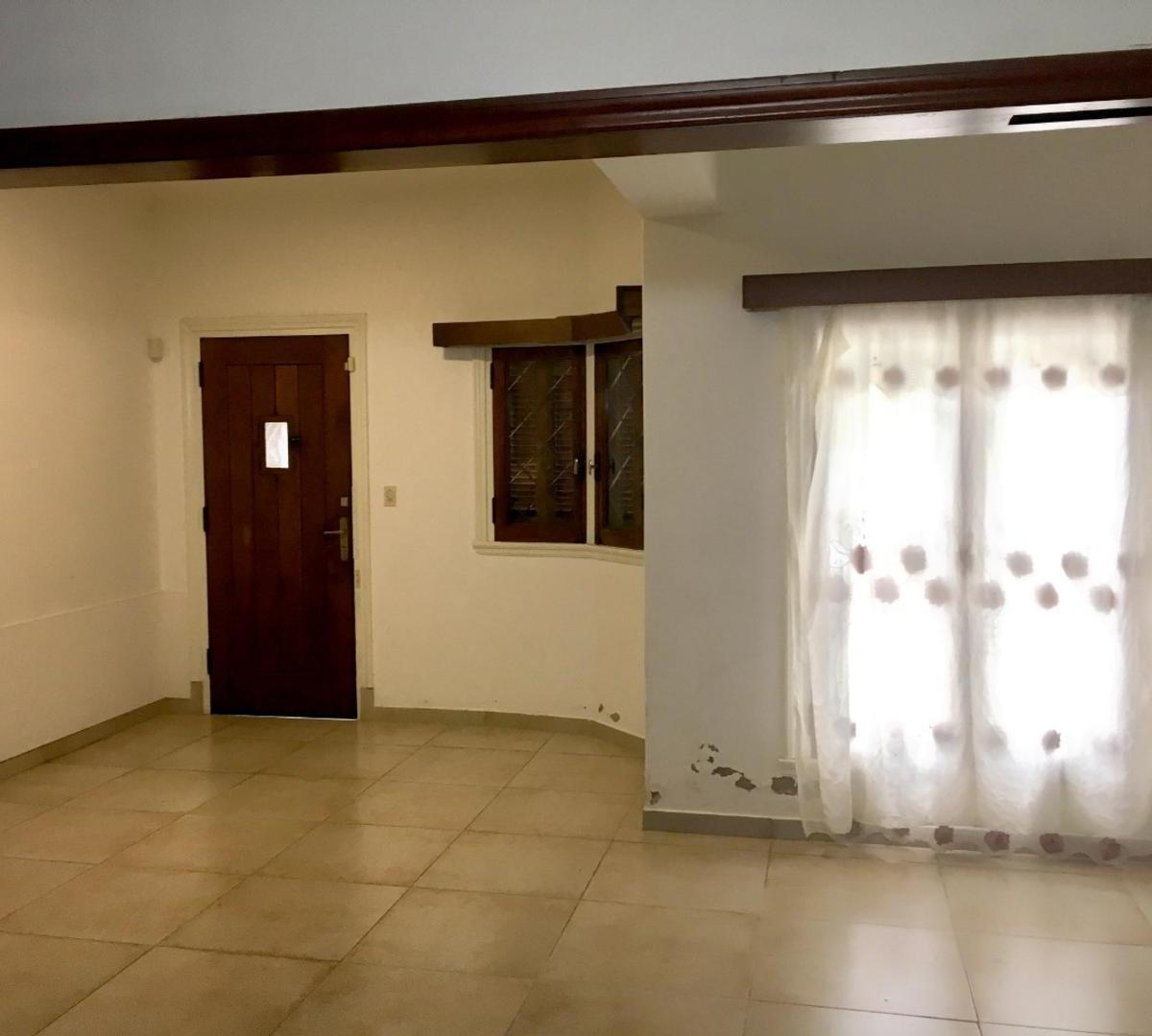 PH AL FRENTE CON GARAGE - Z/MACROCENTRO - IDEAL USO PROF.