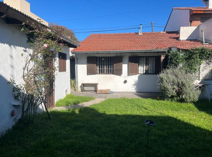 CASA EN PLANTA BAJA CON PARQUE EN SAN CARLOS 3