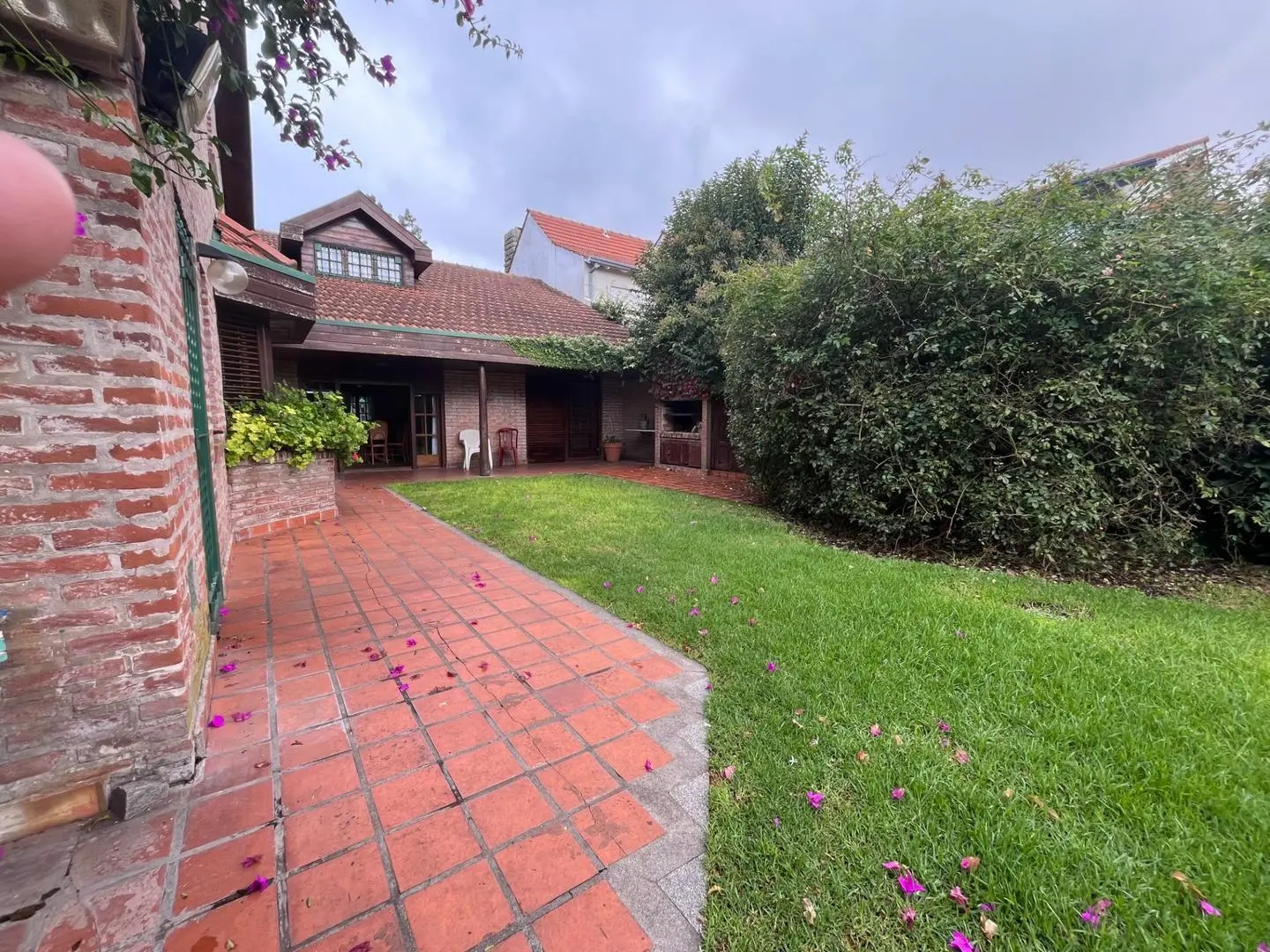LINDISIMA CASA EN ALQUILER ANUAL LOS TRONCOS 5