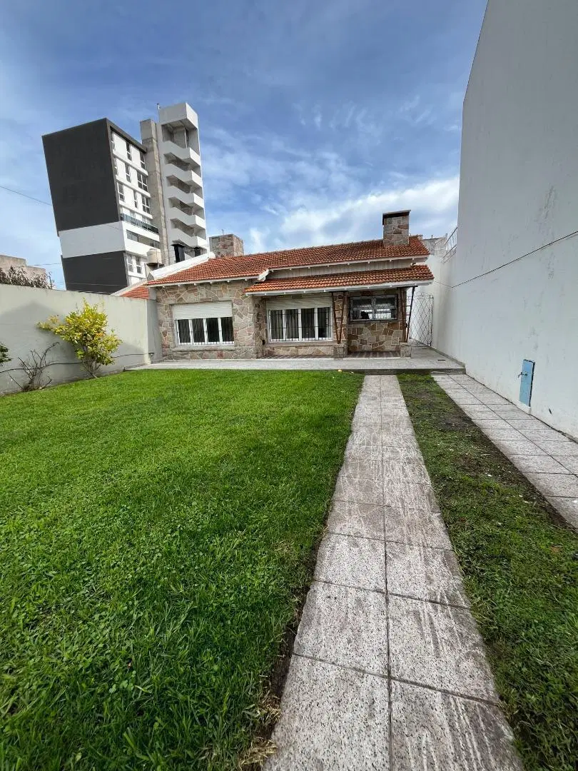 CASA EN ALQUILER P/USO PROFESIONAL. - ZONA HPC. 3