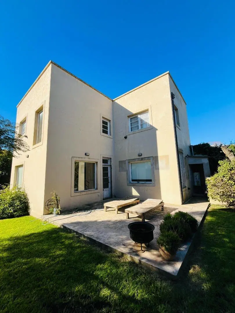 CASA DE ESTILO SOBRE GRAN LOTE EN LO MEJOR DE CHAUVIN- 3