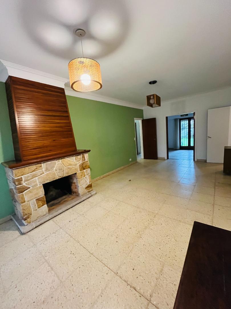 Foto de CASA EN VENTA EN LOS TRONCOS - PROX. GUEMES.- 170M2 CUB., imagen 1