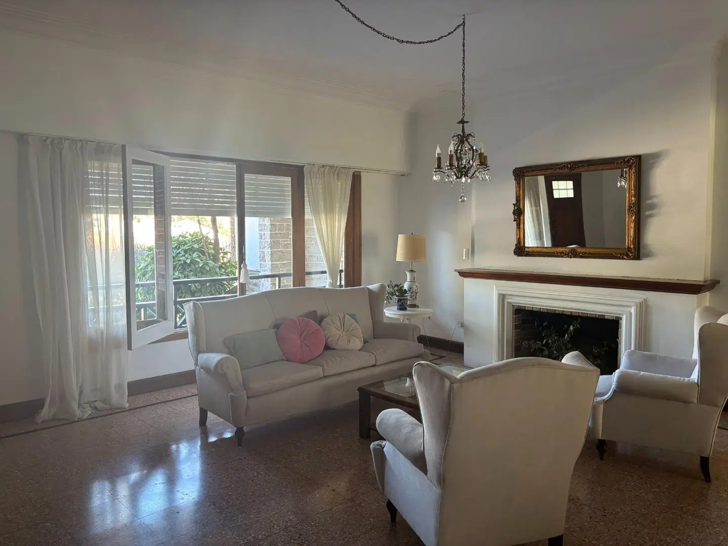 LOS TRONCOS - CASA DE GRAN ESTILO Y CATEGORIA - S/LOTE 750M2 2