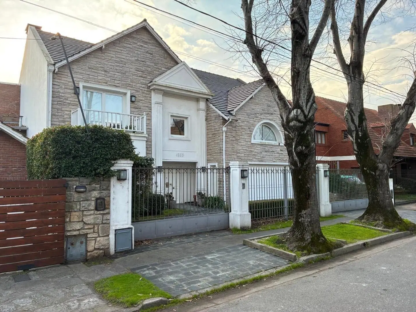 LINDISIMA CASA DE ESTILO EN LOS TRONCOS 1